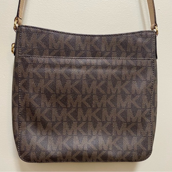 Michael Kors Jet Set Travel Messenger Bag - Picture 4 of 16